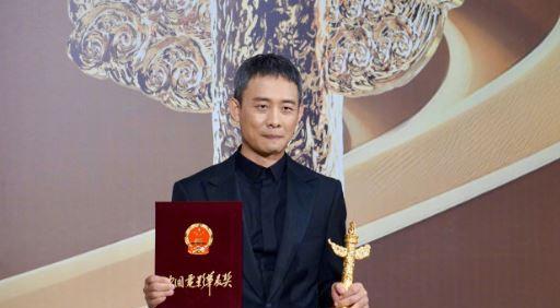 张译说：“前几年集中上映了一批作品，我觉得有点太迷了，所以就故意让自己停下来。我