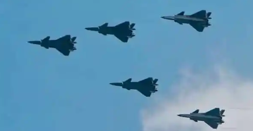 央视重磅爆料：歼-20无声穿透“三国咽喉”地带，战略威慑震撼上演！​​