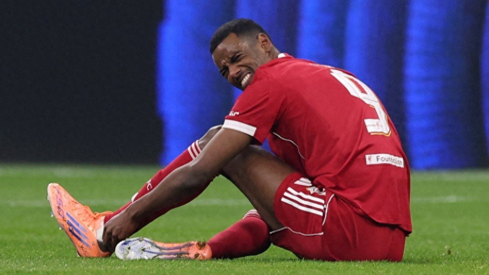 天价引援却“隐身”？伊萨克再遭球迷怒批