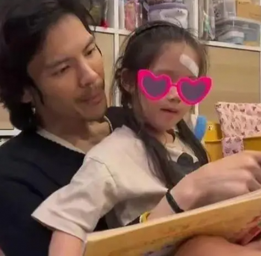 向佐晒女，小奶皇似郭碧婷父女互动超甜