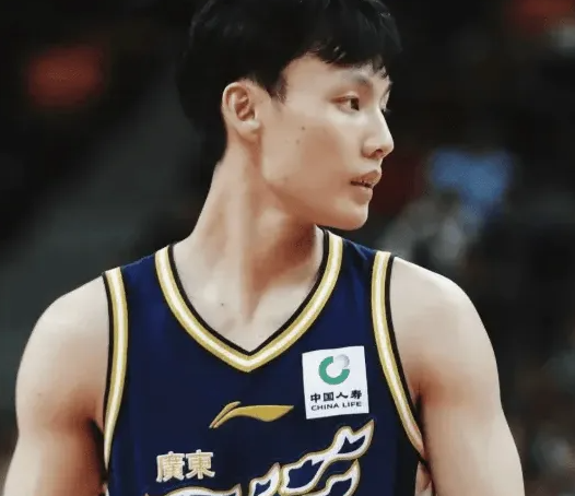 CBA常规赛，广东97-94战胜广州。
赛后，广东球员徐杰接受了媒体采访。
徐杰