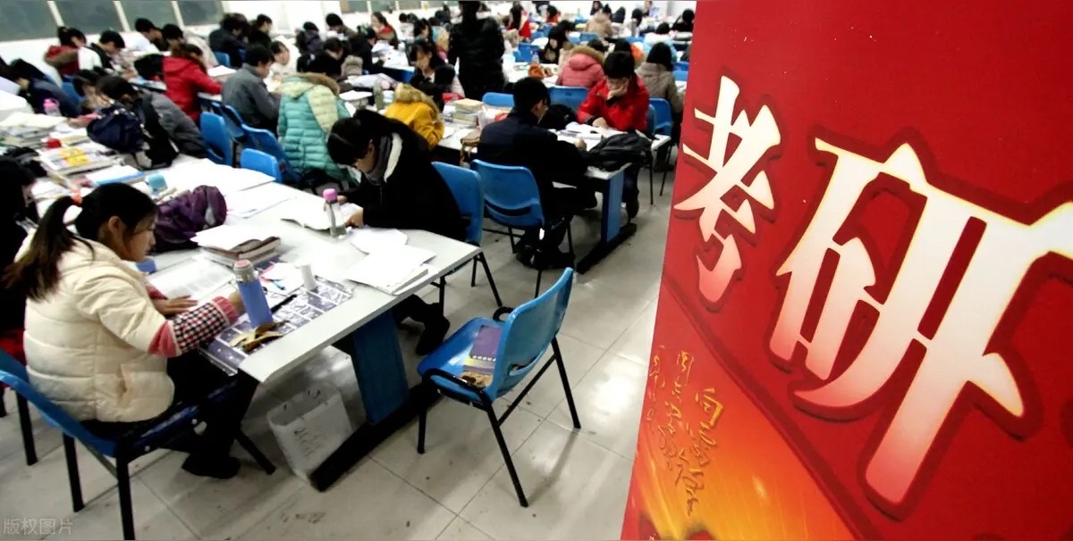“我可太后悔让儿子去读研究生了！” 一位家长满脸愁容地感叹道。他家孩子本科毕业于