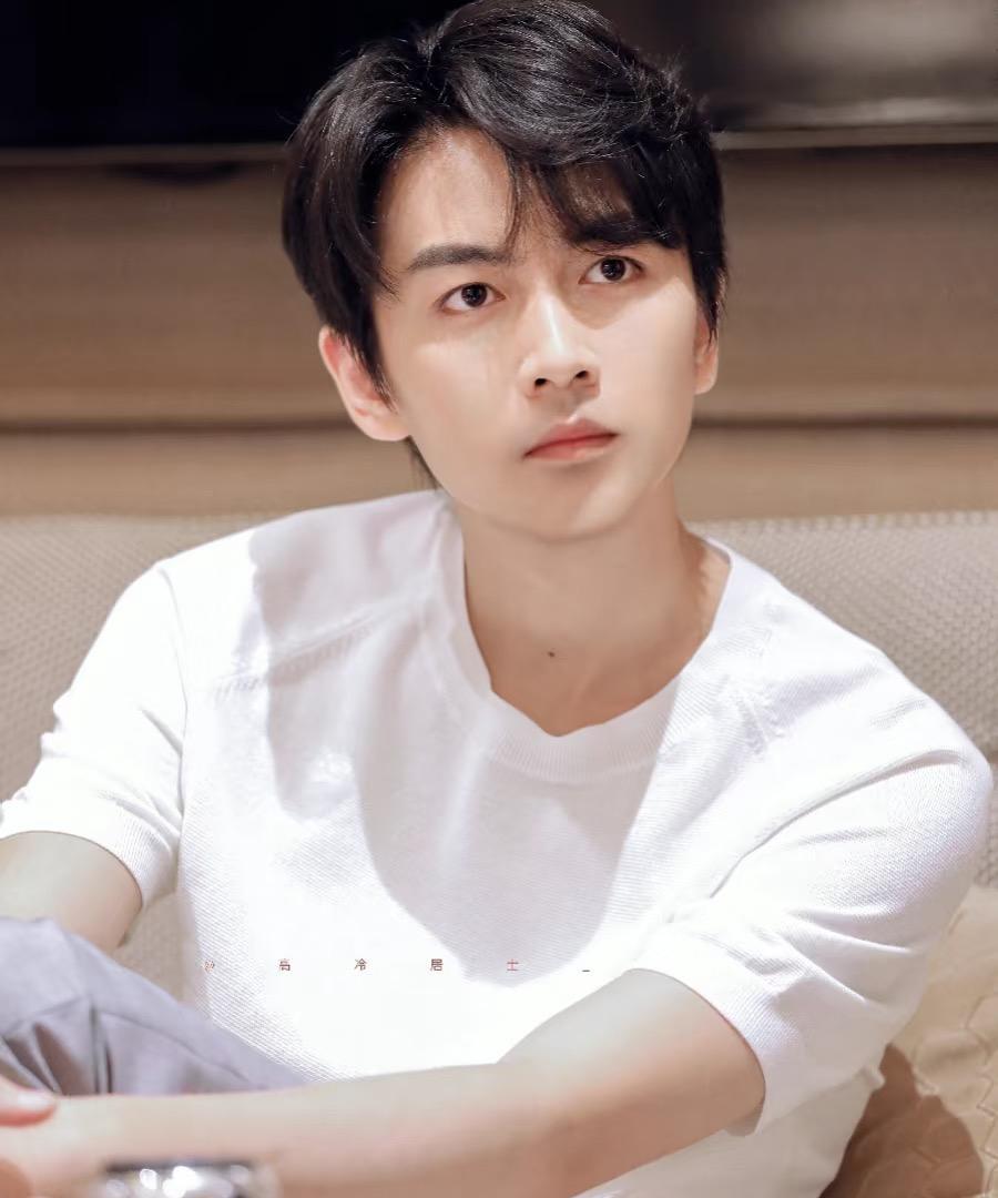 我猜想，
陈晓以后应该很难再结婚了，
不是因为他离婚伤心了，而是他把所有的精力都