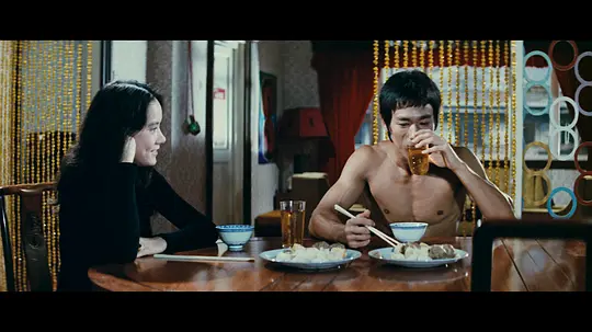    《猛龙过江》龙哥自编自导自演的一部不朽之作，在影片中他大展拳脚，玩了短棍、