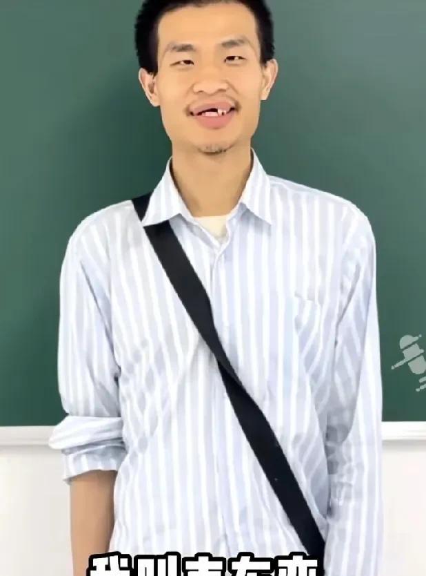 根本不能以常人的标准去看待韦东奕
他根本不在乎自己的外在形象。你看他左边的袖子是
