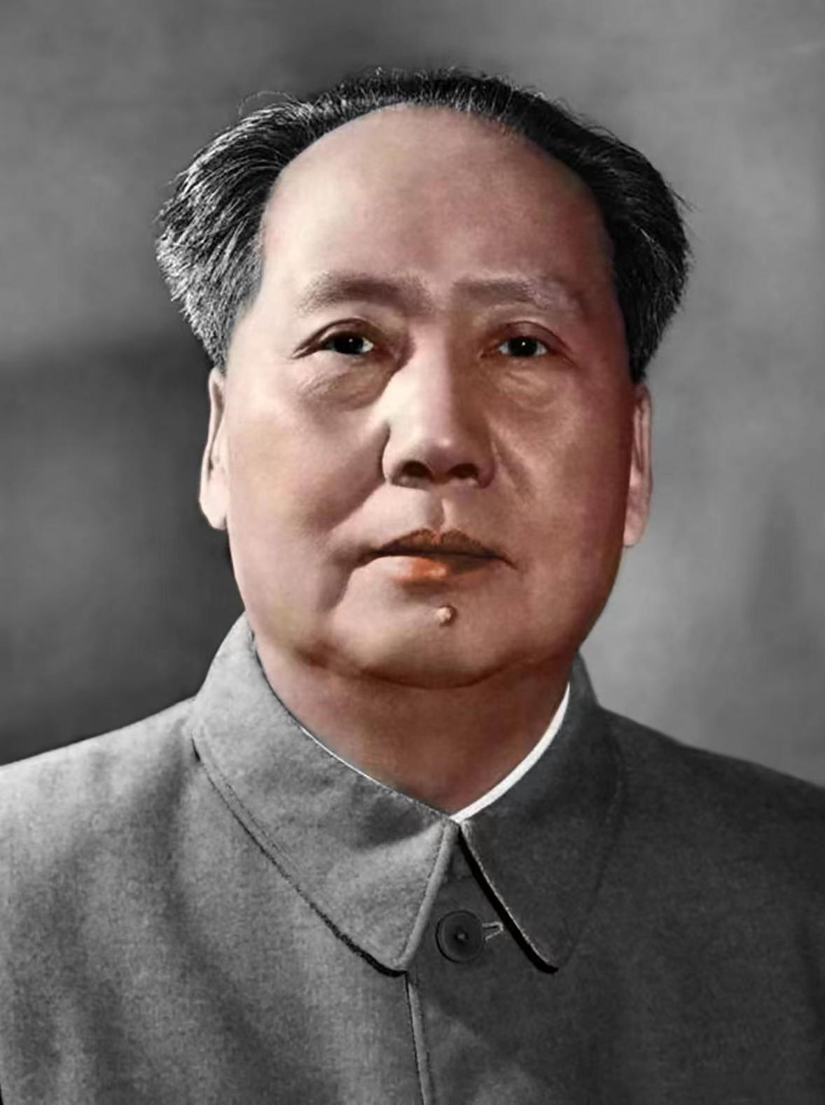 1937年12月，王明从苏联回到延安，很快召开中央会议。王明以钦差大臣自居，自以