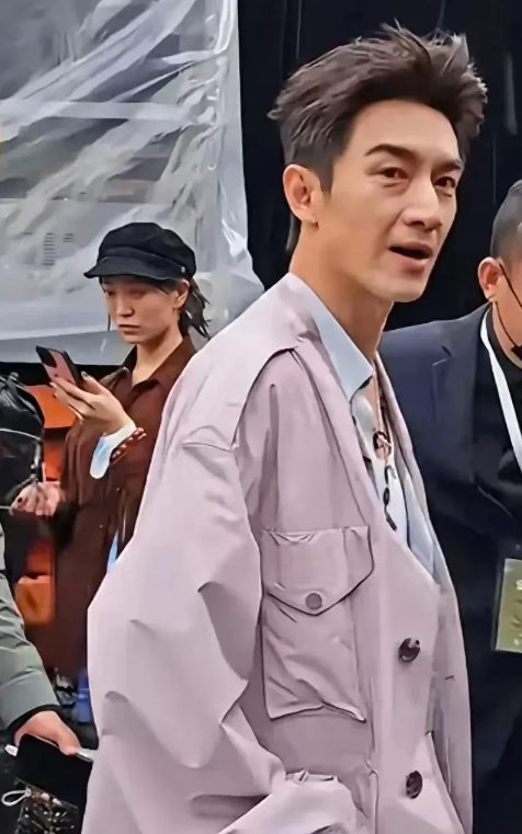 没想到林更新现实中看起来又瘦又老，都感觉营养不良了