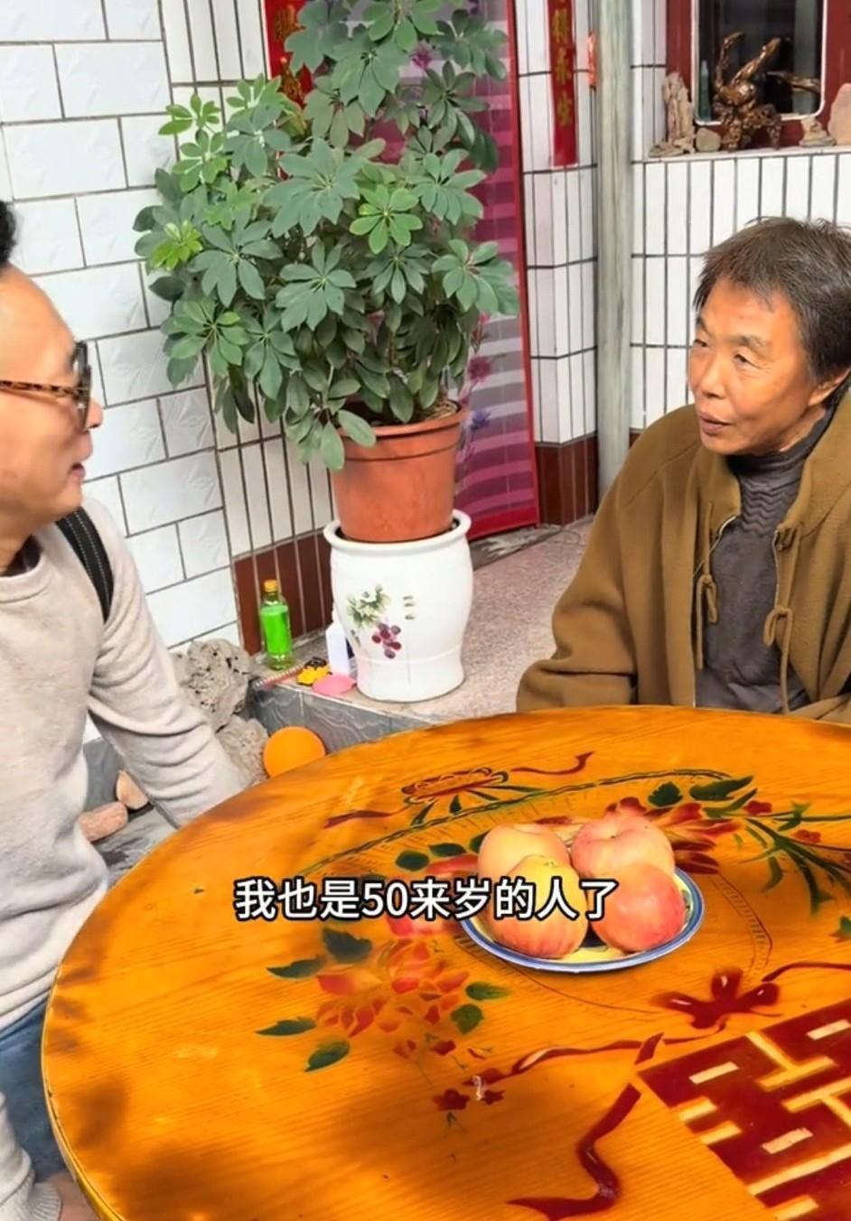 因为看到李超群，在皮衣哥的帮助下，顺利把安娜从巴基斯坦带了回来，李超群家隔壁村的