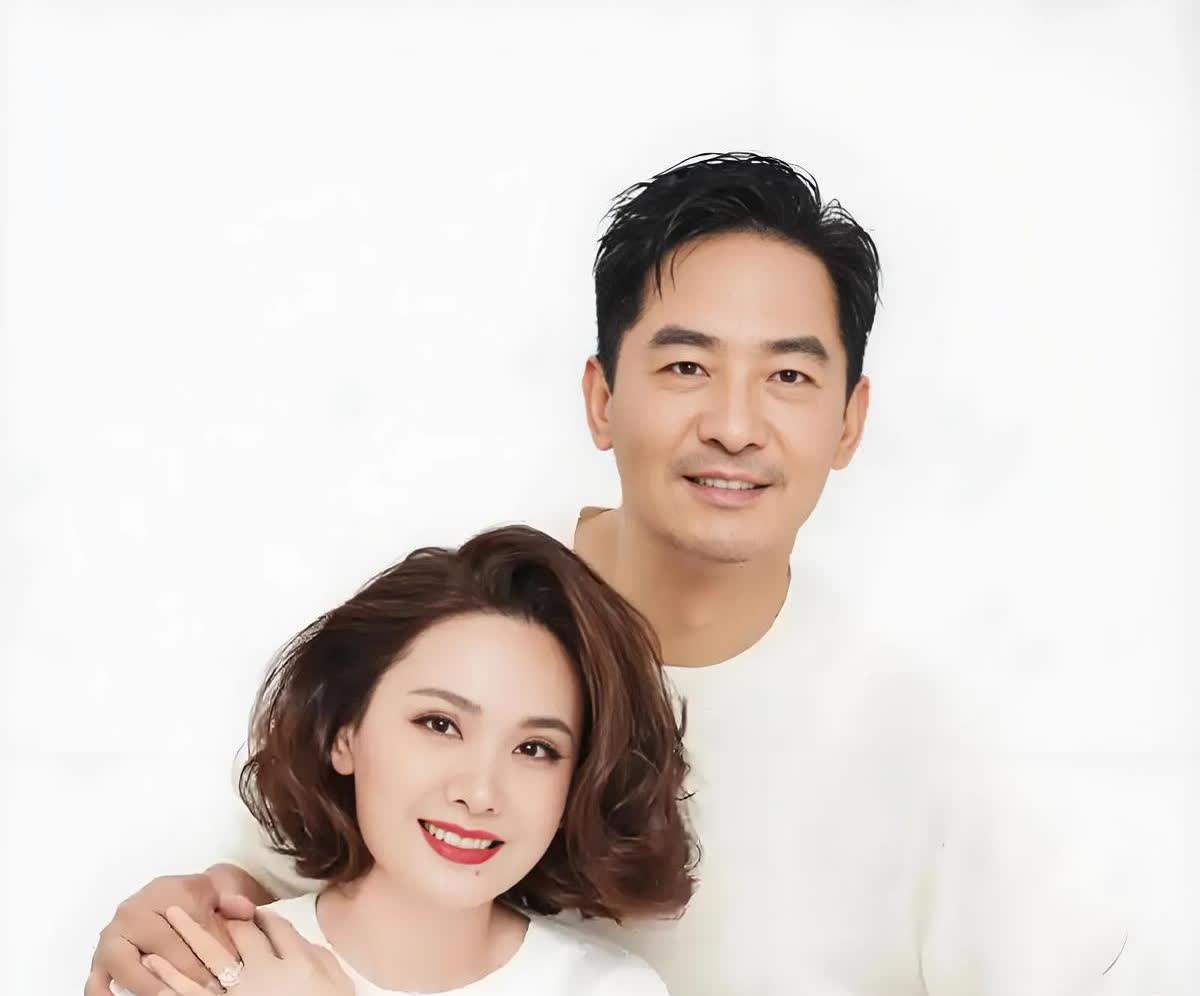 演员邓超说：“有段时间我特别焦虑，有次回家后我就和孙俪就发生了冲突，吵架了，第二