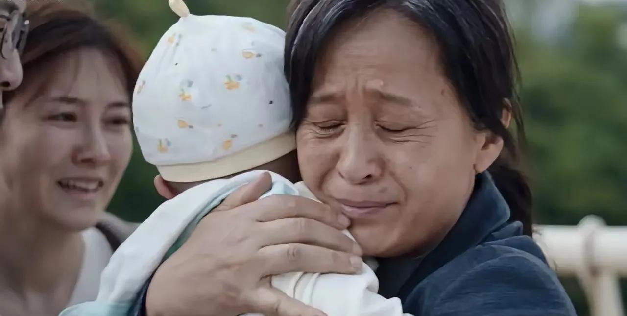 追剧《利剑·玫瑰》，朱锐饰演的小洋芋妈妈是目前出镜的女演员中最漂亮的，但这个角色