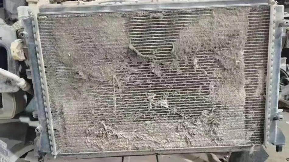 泡沫的“力量”：空调深度清洗，并非只是“喷一喷”