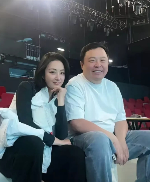 谁也想不到德云社太子陪跑阎鹤祥隐若的悄悄的结婚了。
据他自己说妻子己怀孕四个月了