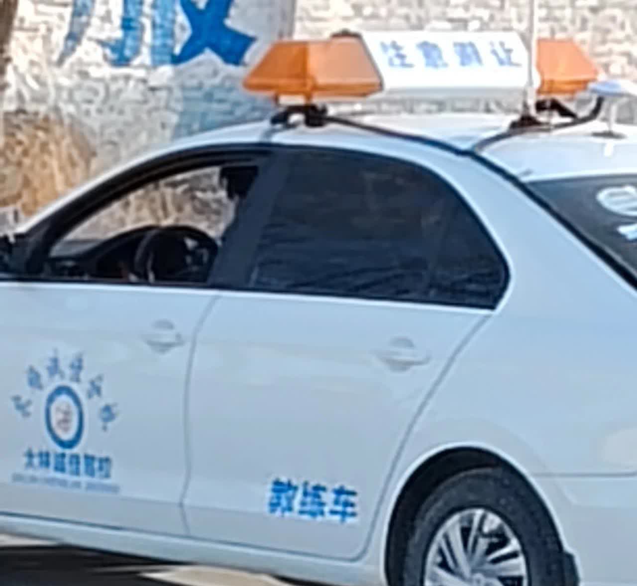 昨天不是去考场模拟科二了吗，因为我这个人笨，重新适应场地，重新记点位，适应的比较