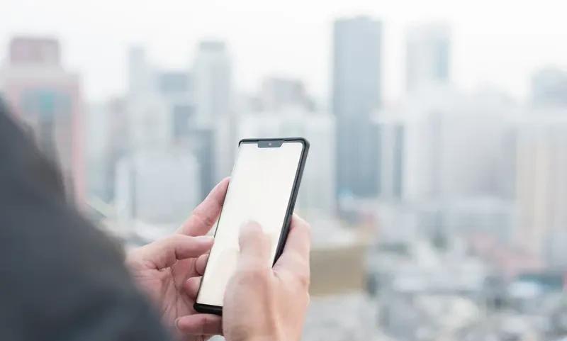 不知你有没有发现？？
手机成了我们的另一个“朋友”
以前形影不离的是伴侣
现在形