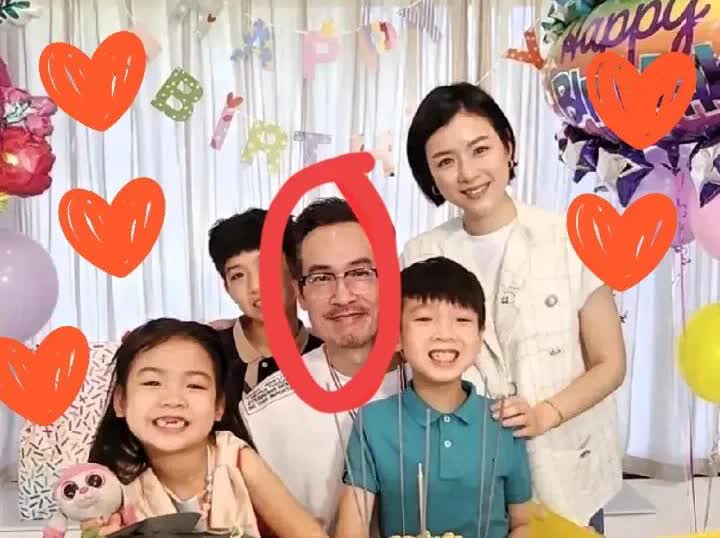 刚刚查了一下视帝陈豪
不查不知道，一查吓一跳！

54岁TVB视帝陈豪，近