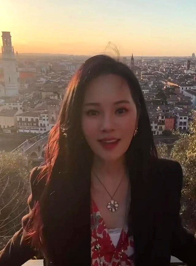 伊能静高调表达对儿子的爱











天呐！伊能静又双叒叕公开表白儿子