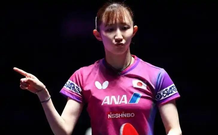 早田希娜惨遭横扫
刚刚，中国香港总决赛女单1/8决赛，日乒主力早田希娜0-4不敌