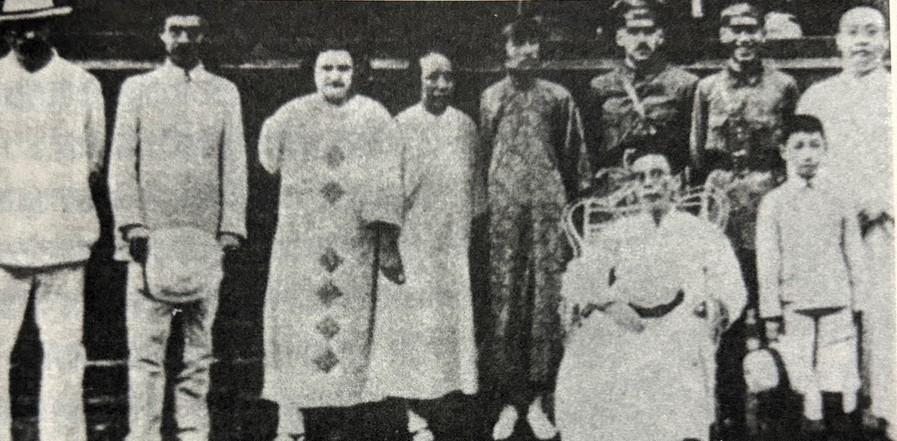 1926年7月，韶关车站，历史在此定格。



烈日下，韶关车站人头攒动。熙攘的