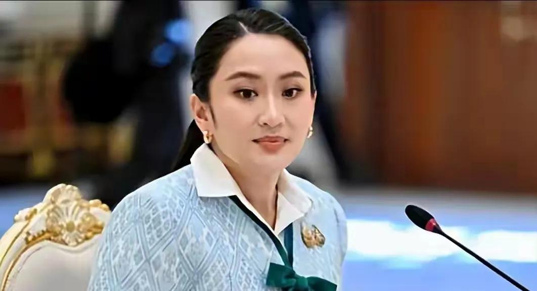 泰国总理佩通坦能够官复原职，最需要感谢的可能是国王拉玛十世。
录音门后，国王拉玛