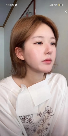 终于有人为她发声了！
赵露思的高中同学说：赵露思成绩一般，不聪明，很傻很天真..