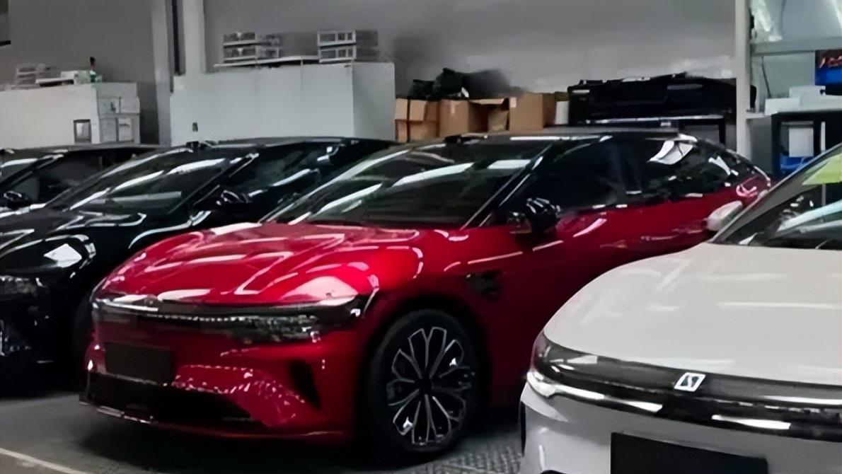 月销近4千台，极氪007新款要等到2026年，换GT同款前脸，800V架构