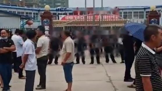 郏县棚改项目清场纠纷深查：施工方三年沟通未果，100 民工讨薪无门，一冶称 “资金未到位”