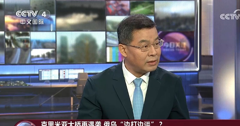 玩的就是心跳！克里米亚大桥又挨炸了，俄乌双方为此吵翻天，这桥到底有多重要，为啥乌