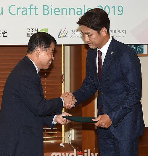 韩媒：李在明当选韩国总统

根据多家韩国媒体及官方计票结果，韩国共同民主党候