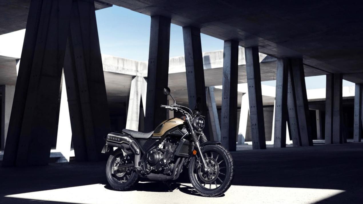 轻微的修改，Honda 2025 CL500 复古越野
