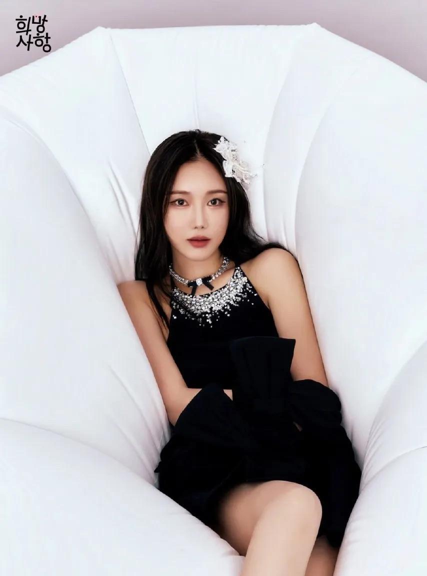 BBGIRLS发布了Minyoung的数字单曲“WISH LIST”的预告照片。