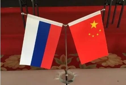 说实话，俄罗斯的“死穴"就是中国。2022年俄乌战争爆发时，整个西方同仇敌忾，俄