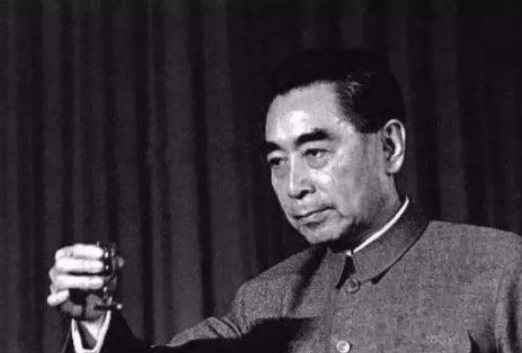 1971年，周总理突然得知，一外宾顺手牵羊将我们的国宝装进自己的包里，碍于情面，