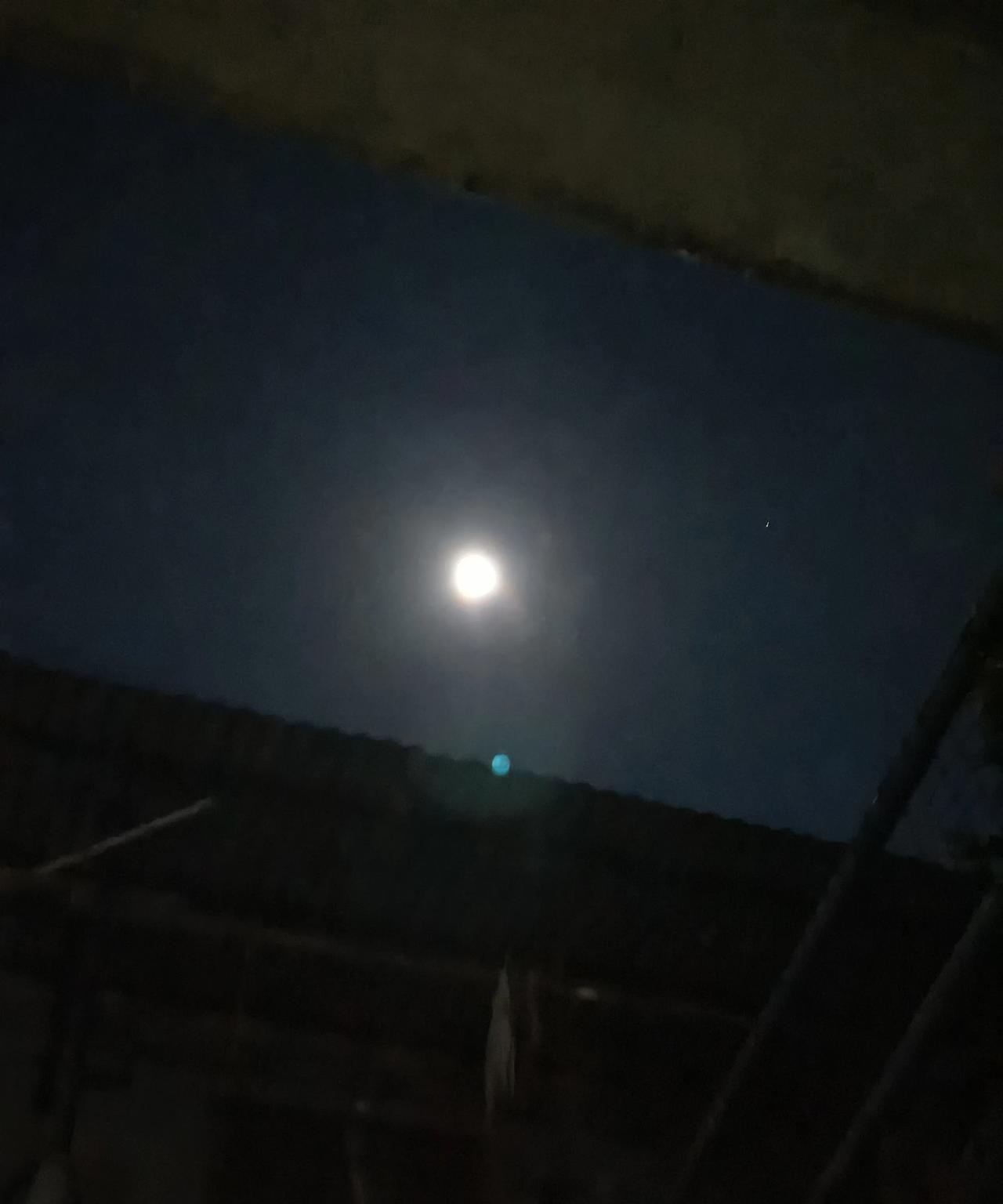 有没有在国庆、中秋假期期间，什么节目都没有看过的。
据说今年央视既办了国庆晚会，