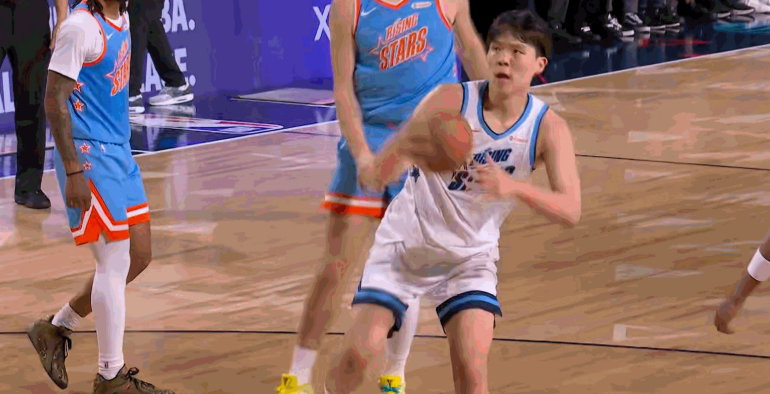 5分钟得分上双+单打克林根！杨瀚森全明星玩嗨了：痛击队友不手软

全明星新秀赛，