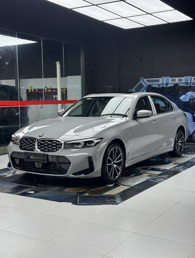 真的后悔买三系了
1.胎嗓风噪声音大，坐在车里，耳朵备受煎熬。我甚至还在网上买了