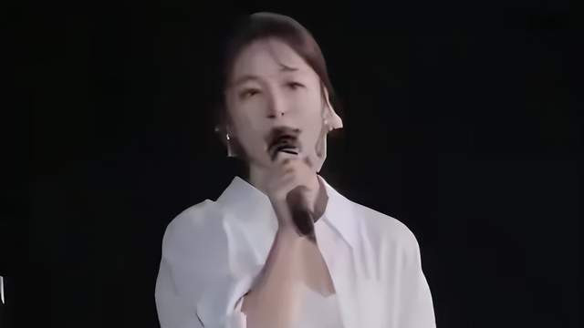 江一燕自曝已离婚，今年4月还在秀恩爱，与54岁赵汉唐亮相红毯