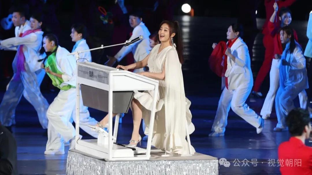 王小玮现身辽宁朝阳