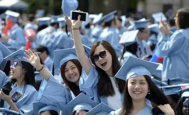 为什么一夜之间，留学生不吃香了？就这么说吧，留学生那点忽悠国内公司的套路，已经被