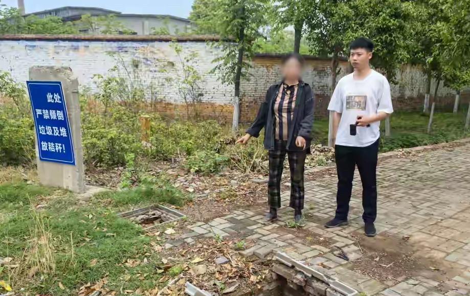 当阳大妈骑三轮车盗窃19个井盖，
这条热搜下边网友问的最多的是，
“当阳市”属于
