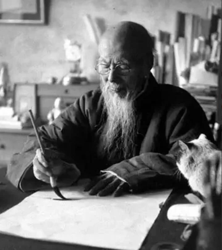 1950年，齐白石儿子家被划为“地主”，这让齐白石惶恐不安，无奈之下只好写信给老