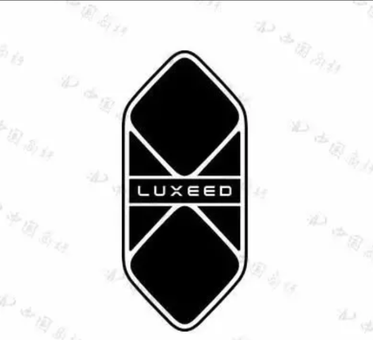 智界的 logo 也要来了，迎宾灯都来了～

今年智界突然一下进步神速，免费给车