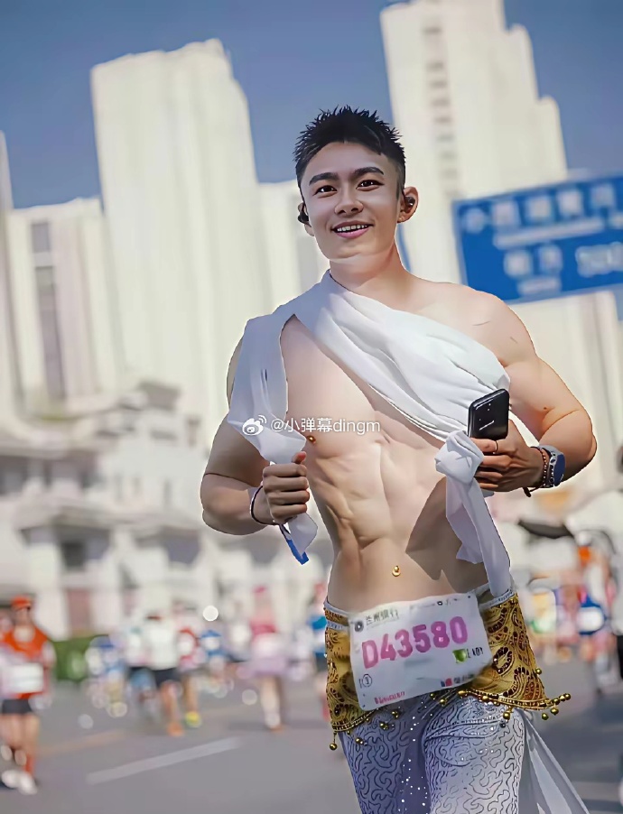 兰州马拉松这是认真的吗？这哪是跑步来着 ​