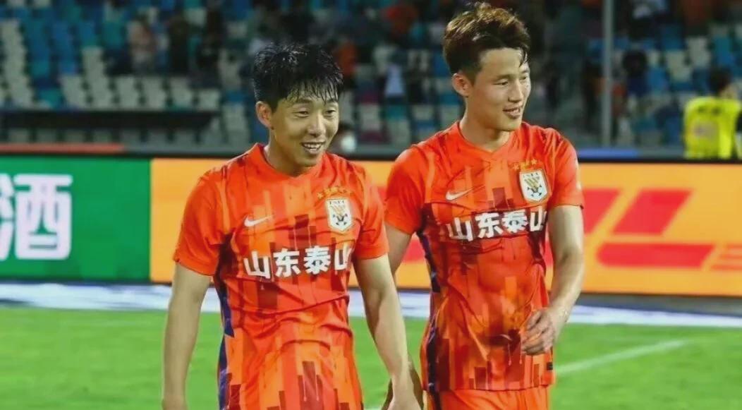 中国足球伪君子当属金敬道，自己参与赌球，还连累韩国外援孙准浩。


[玫瑰