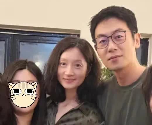 沈佳妮打了多少40+女星的脸，她的脸才是纯天然，没有医美的脸。这才是40多岁女人