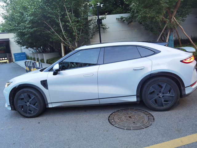 换轮胎对低频共振改善效果不佳
4儿子店师傅说是胎噪路噪的问题导致的轰耳朵。换了某