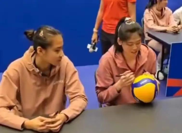 赵蕊蕊复出？非也！此乃中国女排新秀王奥芊。
王奥芊2007年出生，今年才18岁！