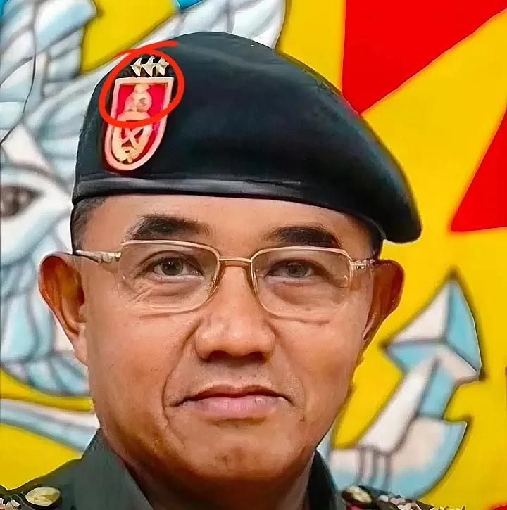 就在7月31日凌晨[鼓掌]
马来西亚武装部队总司令穆赫德·尼扎姆7月30日抵达泰