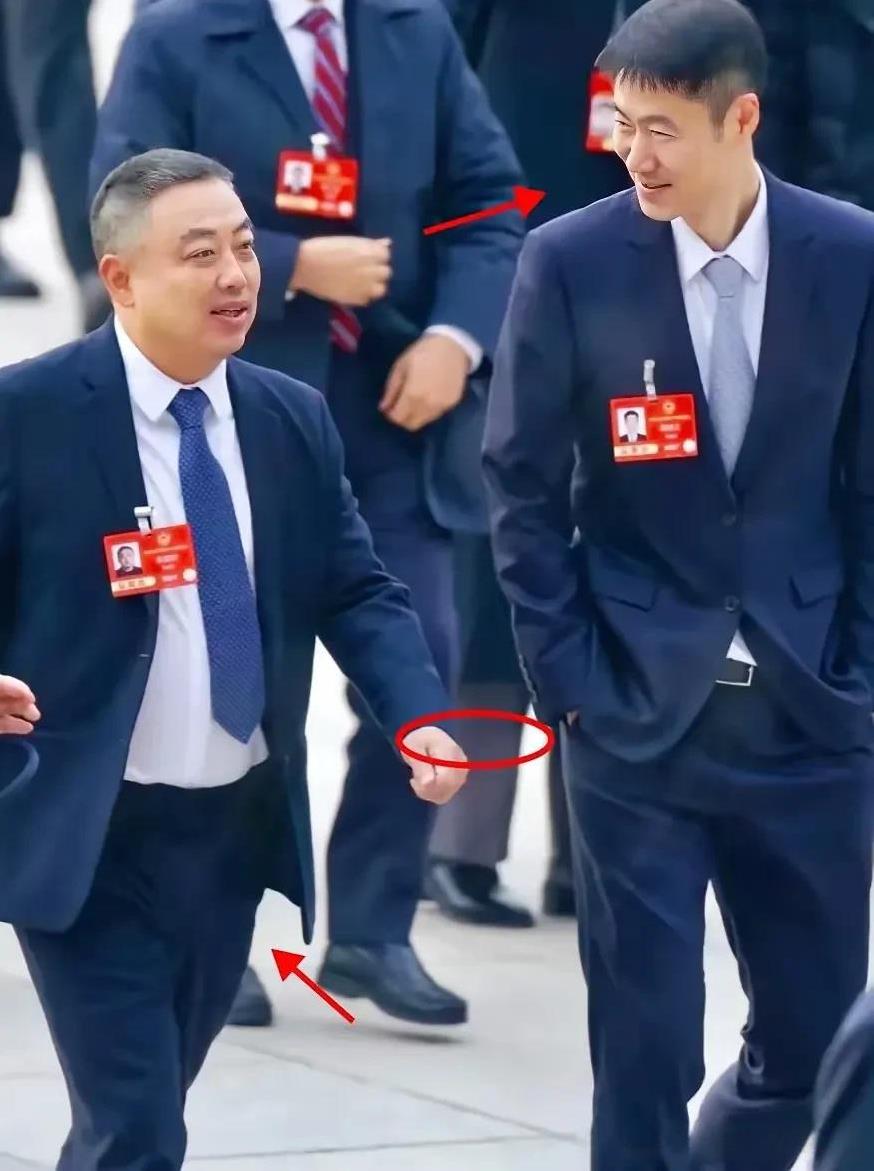 刘国梁在任巴黎奥运会樊振东主攻单打，考虑到他他大汗淋漓的体质，樊振东连男双都不兼