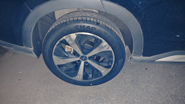 试试网红国产轮胎
跑了六万公里，果断换胎，静音和舒适性得到提升。