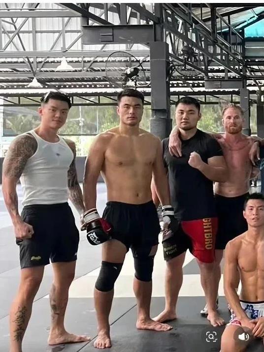 现在看来中国UFC大重量的只有张名扬能站着脚了排上名次，其他人都落选了，综合格斗